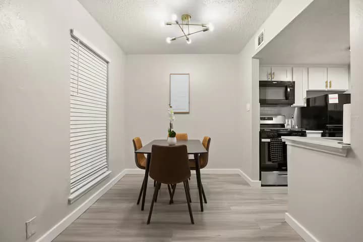 Stylish & Central /Perfect for F1 +Wi-Fi & Parking - Image 15