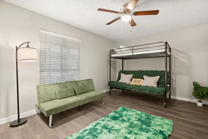 Emerald Cozy Retreat - Austin, Texas - Image 1