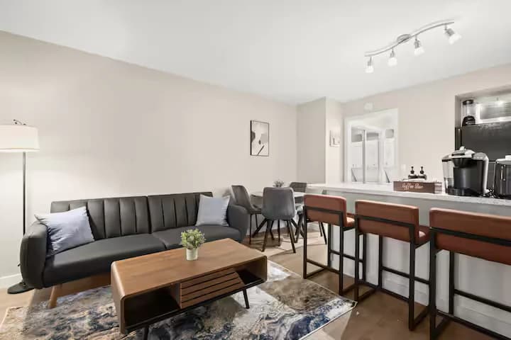 Stylish & Comfy Loft near Q2 Stadium in North AX - Image 1