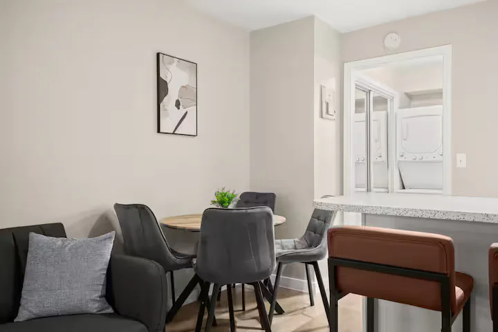 Stylish & Comfy Loft near Q2 Stadium in North AX - Image 13