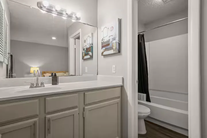 Modern Stay Near Downtown | Free Wi-Fi + Parking - Image 13