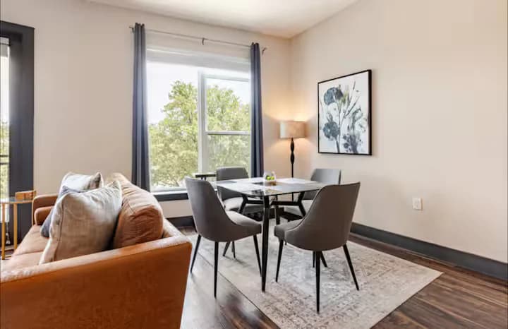 Relaxed 2BR Stay Near Domain & Central Aux - Image 34