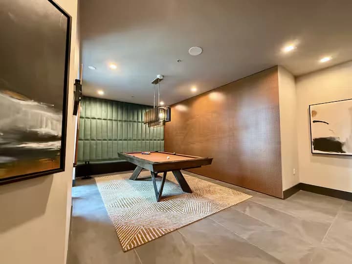 Relaxed 2BR Stay Near Domain & Central Aux - Image 25