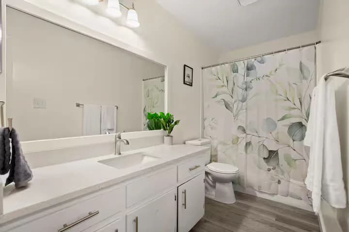 Emerald Cozy Retreat - Austin, Texas - Image 12
