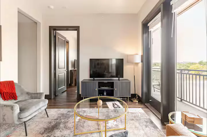 Relaxed 2BR Stay Near Domain & Central Aux - Image 2