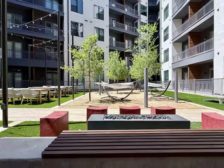 Relaxed 2BR Stay Near Domain & Central Aux - Image 30