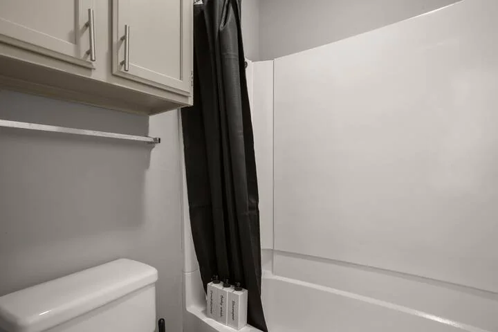Modern Stay Near Downtown | Free Wi-Fi + Parking - Image 14