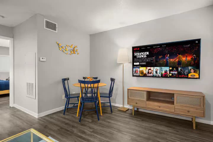 Modern Stay Near Downtown | Free Wi-Fi + Parking - Image 12