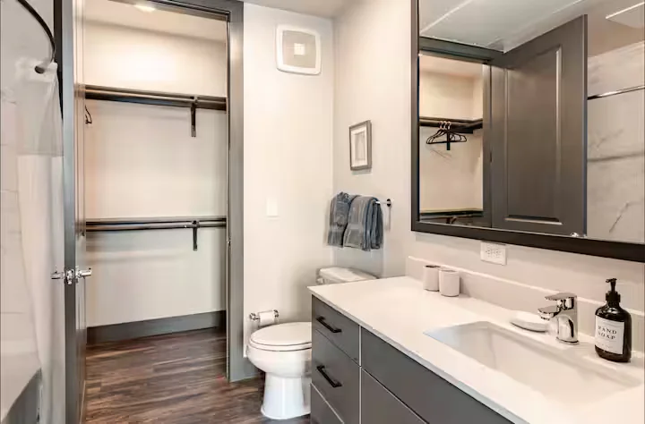Relaxed 2BR Stay Near Domain & Central Aux - Image 19