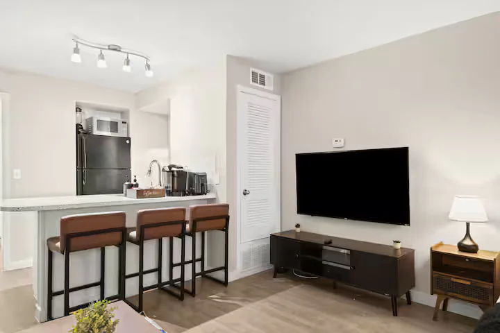 Stylish & Comfy Loft near Q2 Stadium in North AX - Image 14