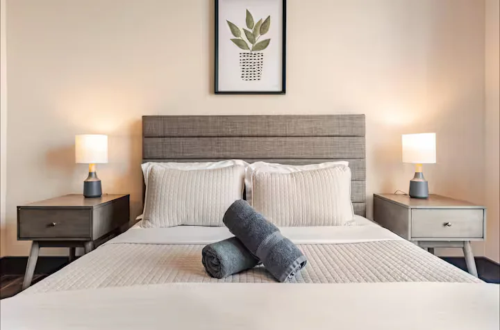 Relaxed 2BR Stay Near Domain & Central Aux - Image 8