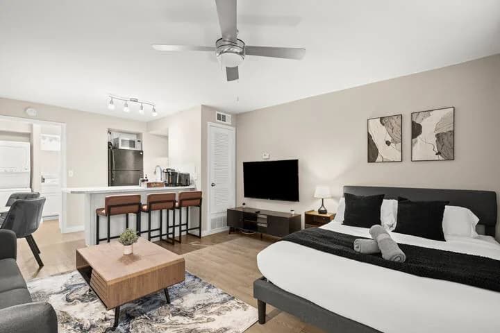 Stylish & Comfy Loft near Q2 Stadium in North AX - Image 4