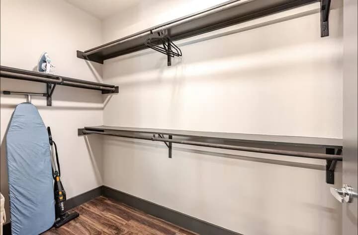 Relaxed 2BR Stay Near Domain & Central Aux - Image 36