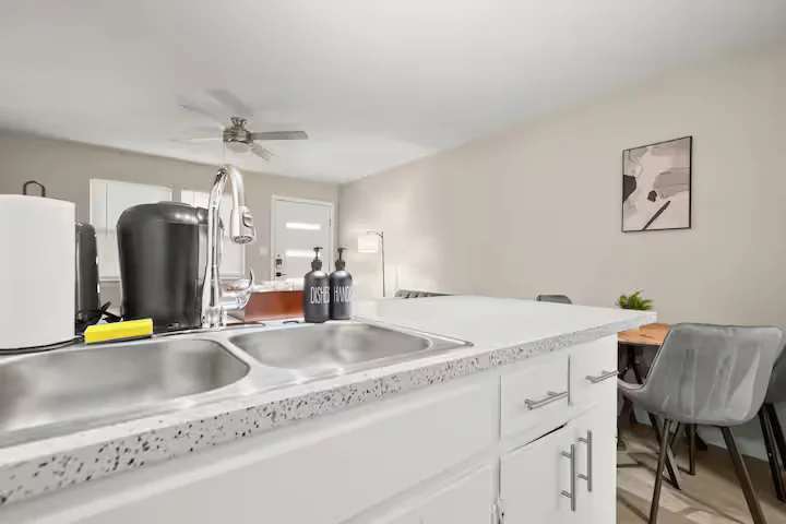 Stylish & Comfy Loft near Q2 Stadium in North AX - Image 9