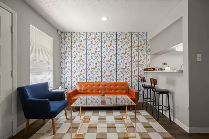 Modern Stay Near Downtown | Free Wi-Fi + Parking - Image 3