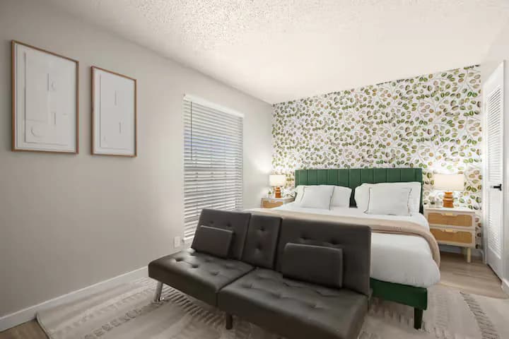 Stylish & Central /Perfect for F1 +Wi-Fi & Parking - Image 9