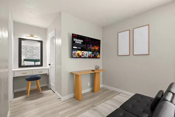 Stylish & Central /Perfect for F1 +Wi-Fi & Parking - Image 10