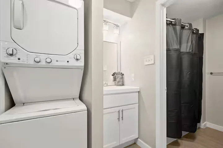 Stylish & Comfy Loft near Q2 Stadium in North AX - Image 16