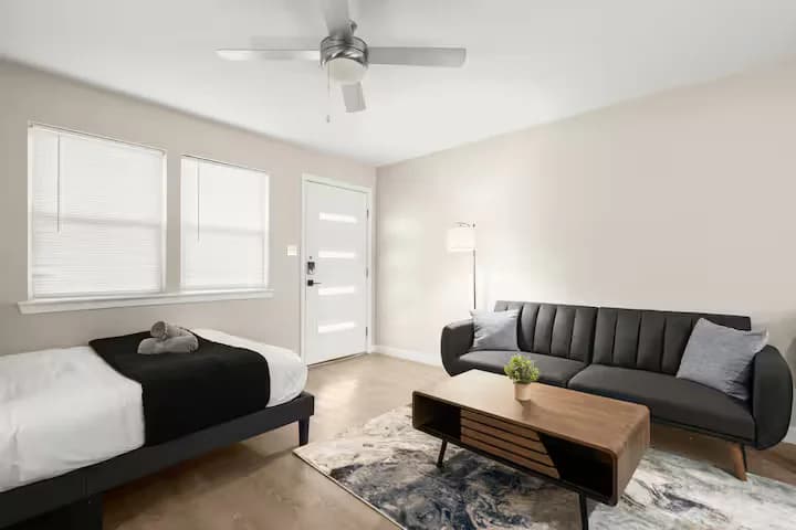 Stylish & Comfy Loft near Q2 Stadium in North AX - Image 5
