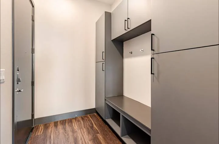 Relaxed 2BR Stay Near Domain & Central Aux - Image 37