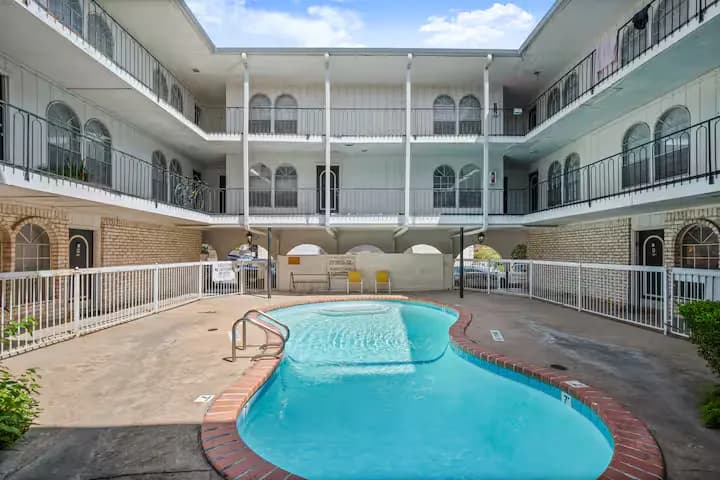 Cozy & Central ~ UT/Moody ~ Pool ~ Parking ~ WiFi - Image 17