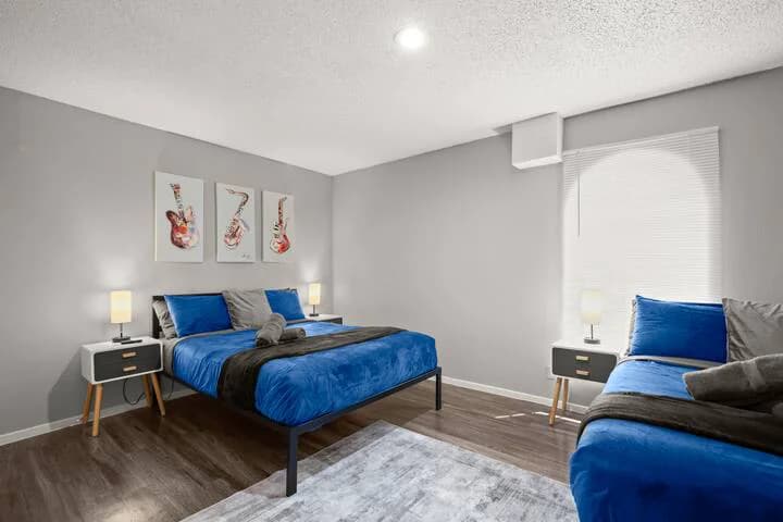 Cozy & Central ~ UT/Moody ~ Pool ~ Parking ~ WiFi - Image 10